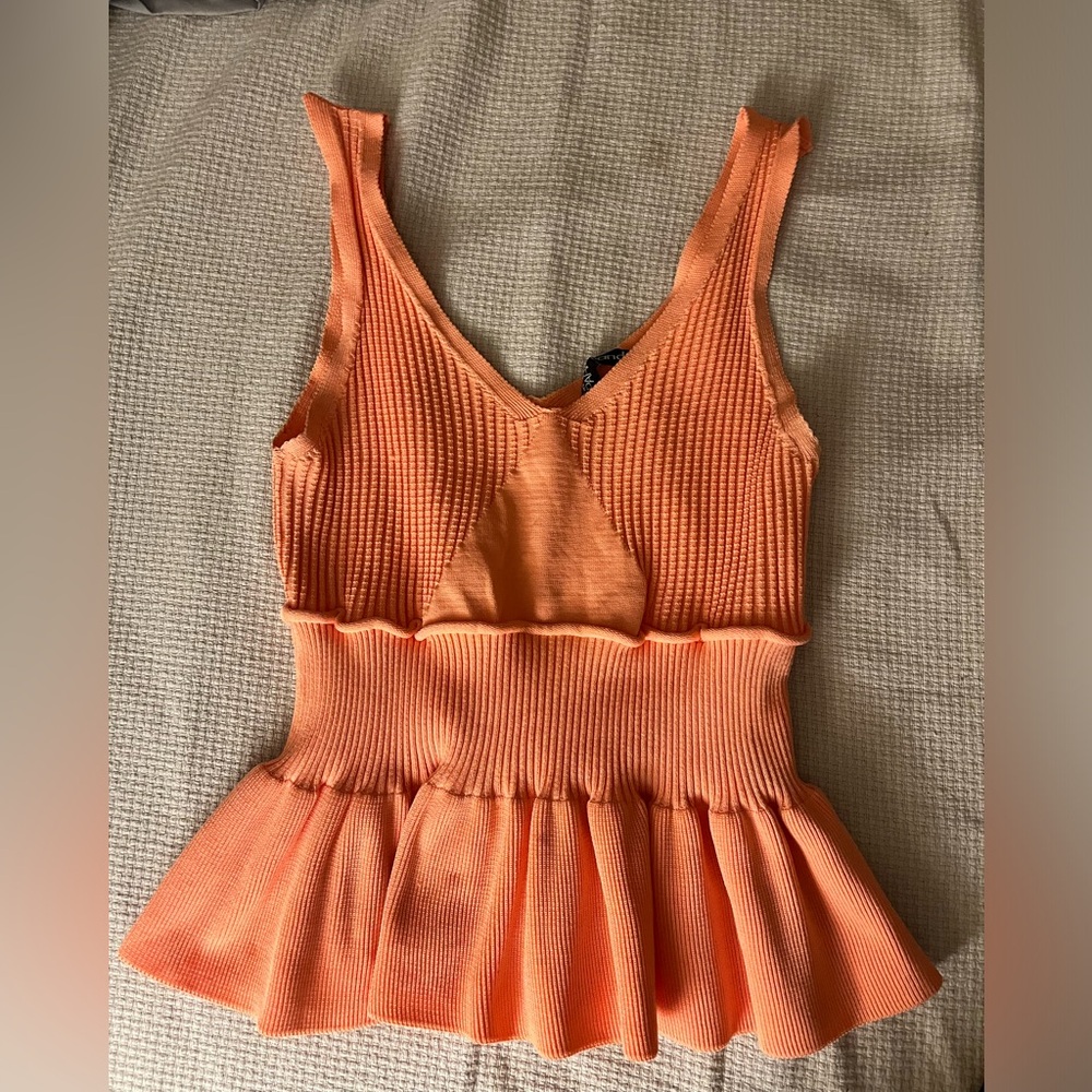 peach orange top, slightly cropped, waist definition, vintage 50’s & tropical